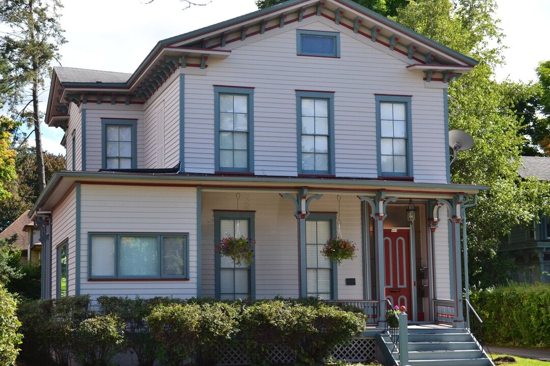 463 W Church St, Unit 2 in Elmira, NY - Foto de edificio