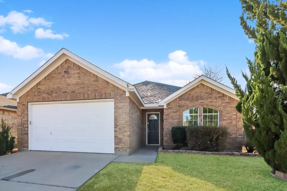 12233 Silver Mist Trail in Burleson, TX - Building Photo