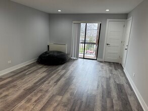 2243 Nichols Rd in Arlington Heights, IL - Building Photo - Building Photo
