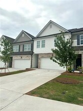 4546 Bishops Ln in Oakwood, GA - Building Photo - Building Photo
