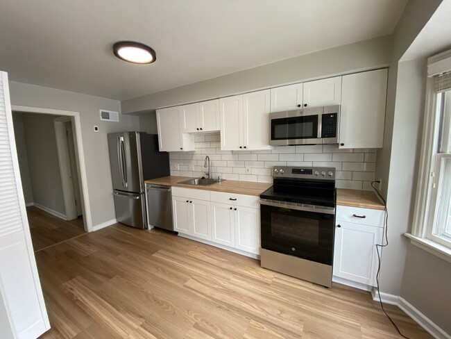 2030 N 86th St, Unit 2030 in Wauwatosa, WI - Building Photo - Building Photo