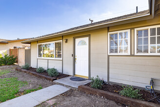 2206 Stinson St in Simi Valley, CA - Building Photo - Building Photo