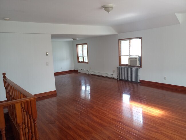 2167 Richmond Ave in Staten Island, NY - Building Photo - Building Photo