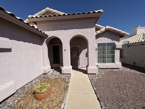 10065 E English Woods Rd in Tucson, AZ - Building Photo - Building Photo