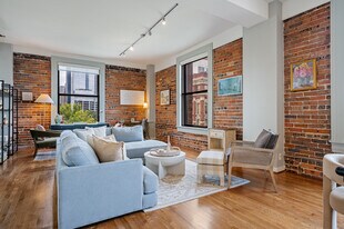 915 Franklin St in Houston, TX - Building Photo
