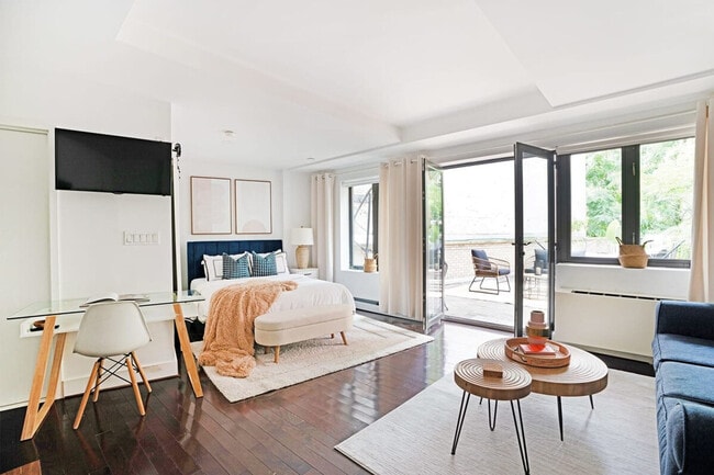 809 9th Ave in New York, NY - Building Photo - Building Photo