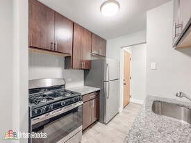 555 W Surf St, Unit M05B in Chicago, IL - Building Photo - Building Photo