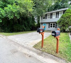 275 Juliet Ln SW in Marietta, GA - Building Photo