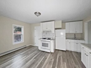 8-10 Varnum St, Unit 10 in Haverhill, MA - Foto de edificio - Building Photo