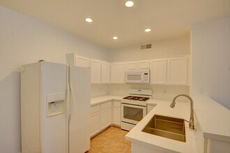 2201 Ramsgate Dr in Henderson, NV - Building Photo - Building Photo
