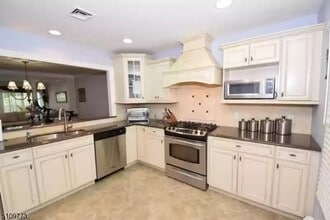 24 Stryker Ct in Bridgewater, NJ - Building Photo - Building Photo