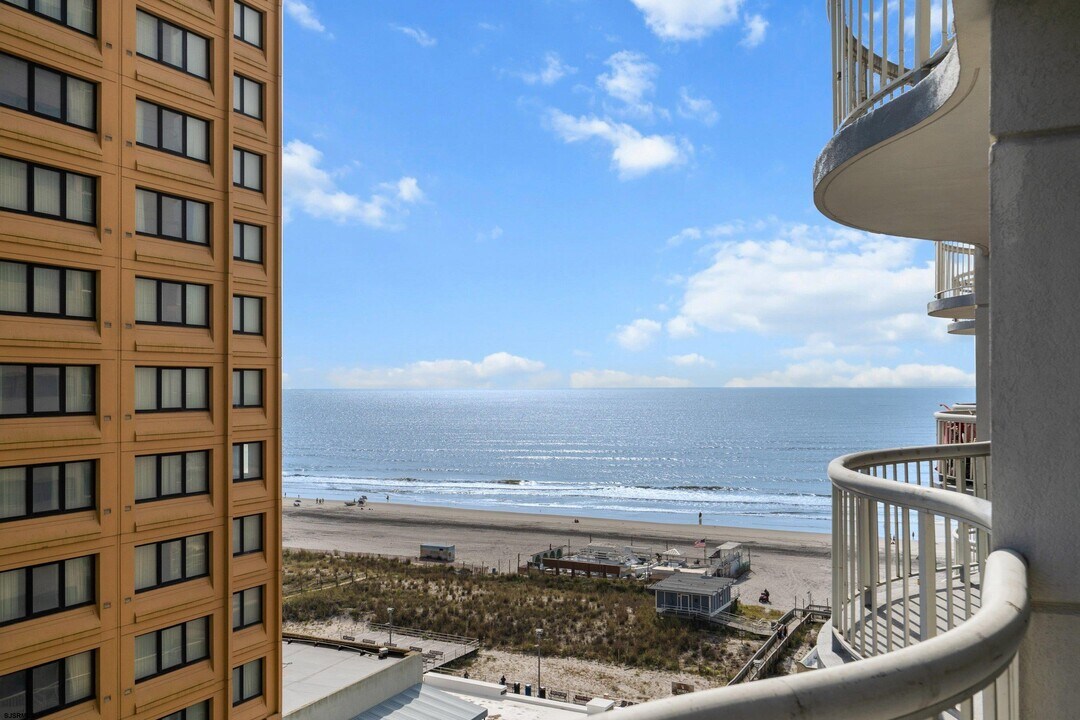 3101 Boardwalk in Atlantic City, NJ - Foto de edificio