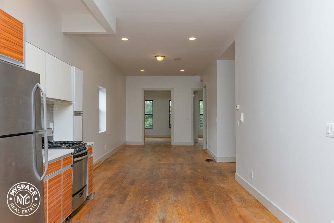 892 Myrtle Ave-Unit -3J in Brooklyn, NY - Foto de edificio