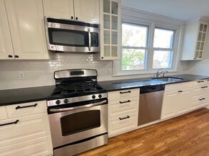 35 Lindbergh St in Fairfield, CT - Building Photo - Building Photo