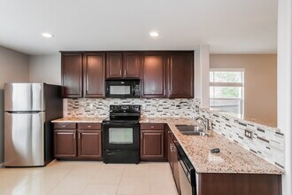 2005 Burnside Dr in Fort Worth, TX - Foto de edificio - Building Photo