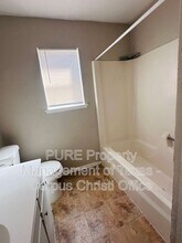 702 Alhambra Dr in Corpus Christi, TX - Building Photo - Building Photo