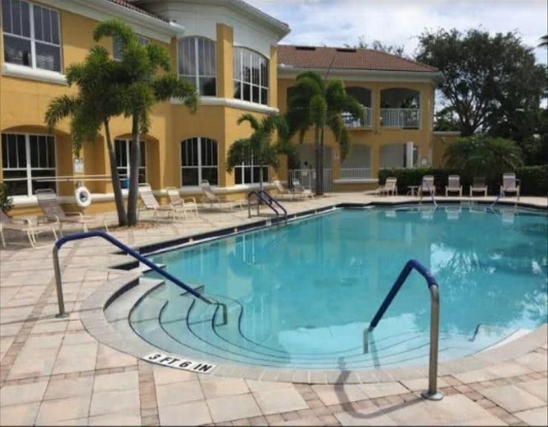 5080 Fairways Cir, Unit G208 in Vero Beach, FL - Building Photo