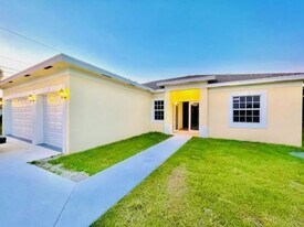 992 SW College Park Rd in Port St. Lucie, FL - Building Photo
