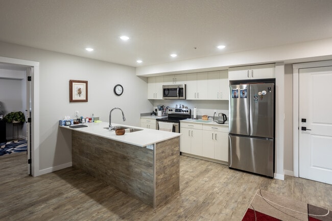 Emerald Hills Landing in Sherwood Park, AB - Building Photo - Interior Photo