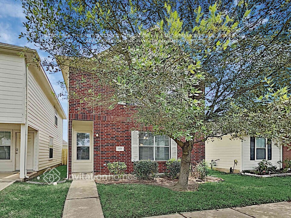 6424 Mountain Pines Ln in Katy, TX - Foto de edificio