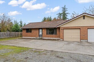 10004 E McKinley Ave in Tacoma, WA - Foto de edificio - Building Photo