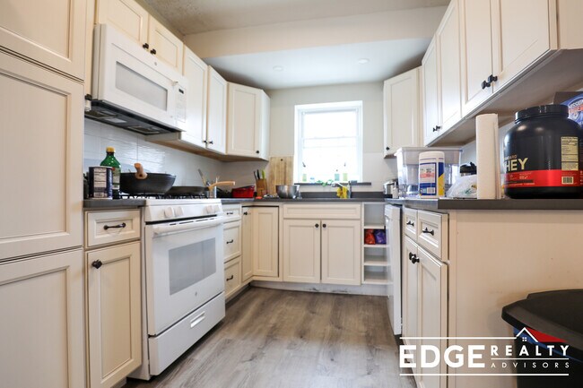 204 Lake Shore Rd in Boston, MA - Building Photo - Building Photo