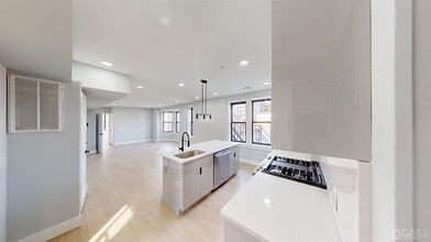 365 George St, Unit 4 in New Brunswick, NJ - Building Photo - Building Photo