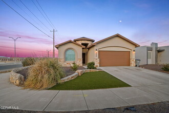 3496 David Palacio Dr in El Paso, TX - Building Photo - Building Photo