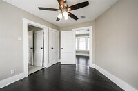 2616 Oakcliff St photo'