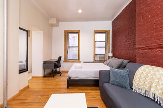 329 E 94th St in New York, NY - Building Photo - Building Photo