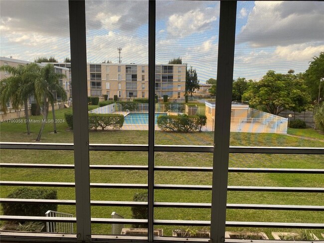 7981 S French Dr, Unit 206 in Pembroke Pines, FL - Building Photo - Building Photo