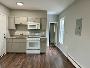 38 Emmons St-Unit -1R in Franklin, MA - Building Photo - Building Photo