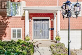 16 Woodvalley Dr in Toronto, ON - Building Photo - Building Photo