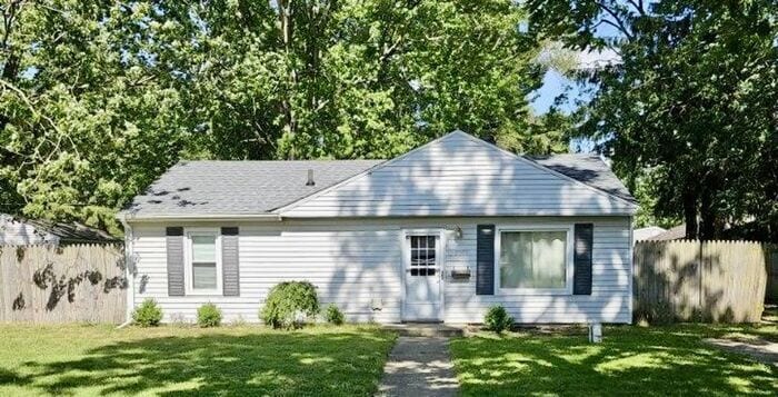 2105 Baldwin Dr in Niles, MI - Building Photo