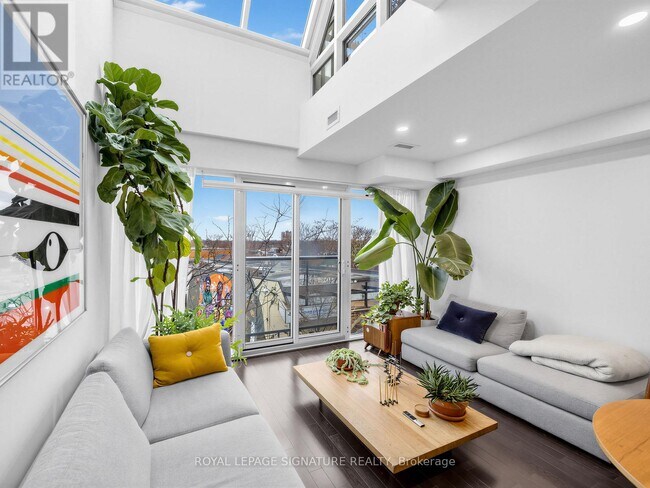 property at 1636 Dundas St W