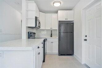 490 NE 141st St, Unit 492 in North Miami, FL - Foto de edificio - Building Photo
