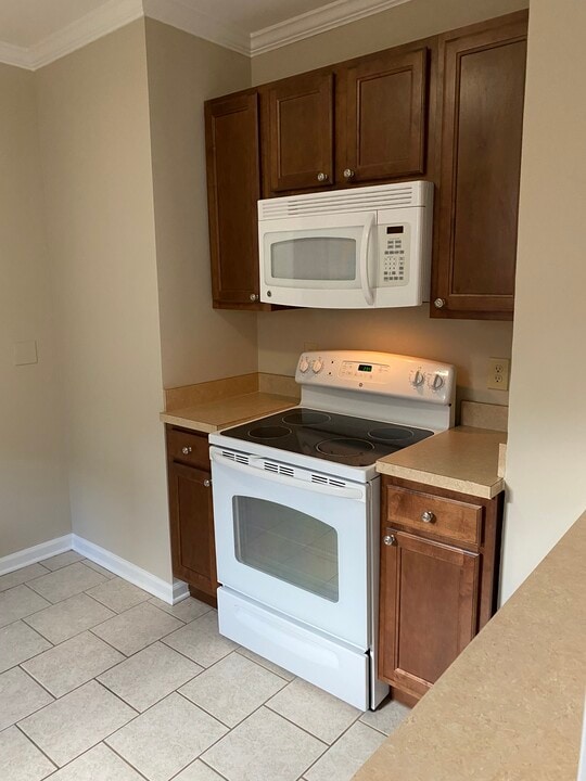 1069 Wayburn St, Unit 2 in Grosse Pointe, MI - Foto de edificio
