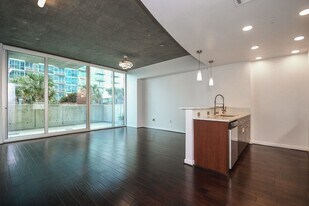 5925 Almeda Rd in Houston, TX - Building Photo