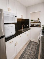 40 Salamanca Ave in Coral Gables, FL - Building Photo