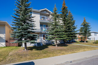 On The Park Condominiums in Calgary, AB - Building Photo - Building Photo