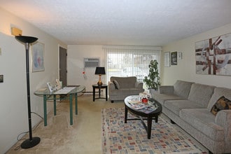 Camelot Court Apartments in Buffalo, NY - Building Photo - Interior Photo