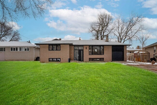 33 Lancer Dr in Vaughan, ON - Building Photo - Building Photo