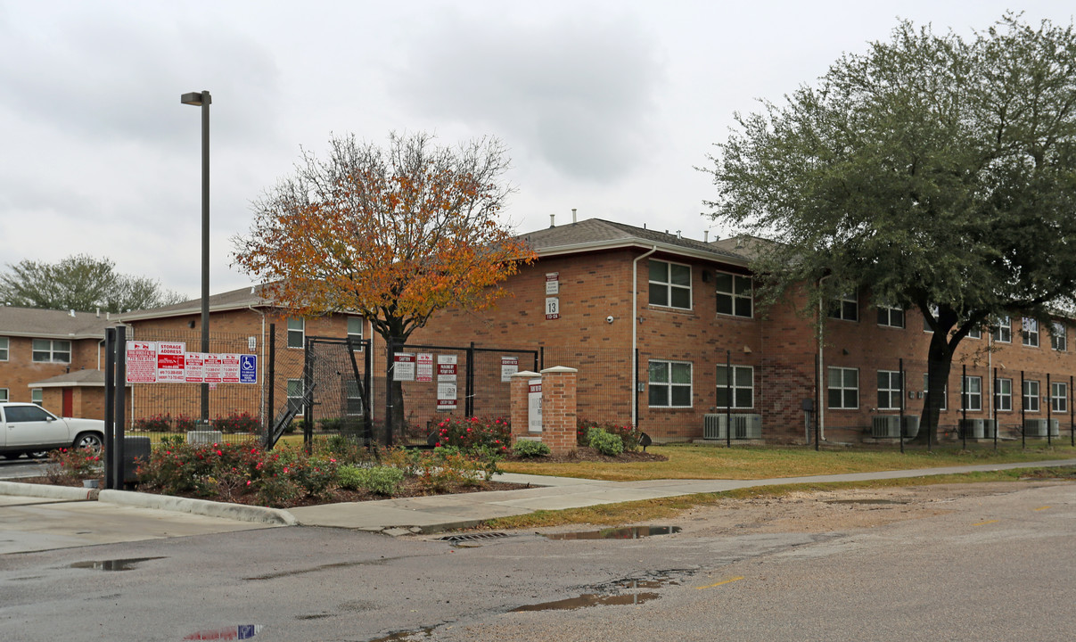 Silver Glen in Houston, TX - Building Photo