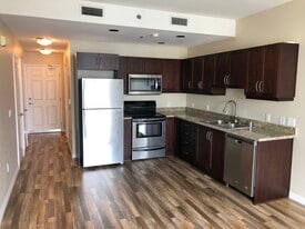 427 9th Ave, Unit 907 in San Diego, CA - Building Photo