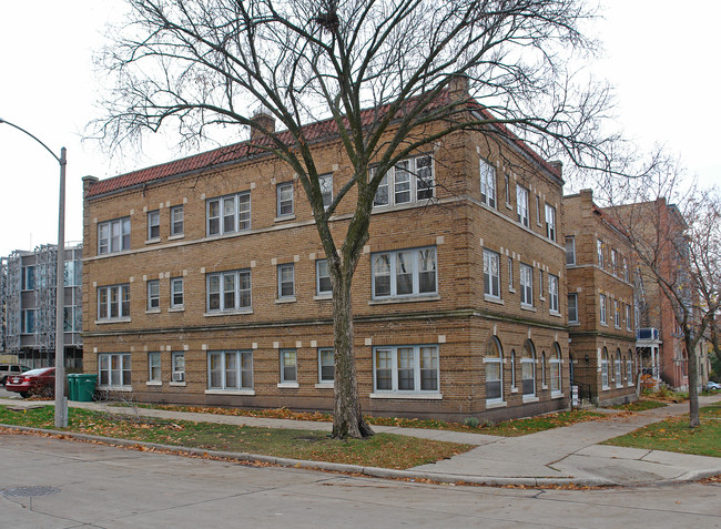 Fairmount Apartments in Milwaukee, WI - Building Photo - Building Photo