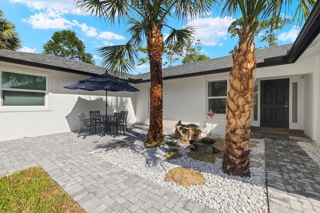 12151 Old Country Rd N in Wellington, FL - Building Photo - Building Photo