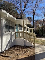 4634 Ridge Dr in Pine Lake, GA - Foto de edificio - Building Photo