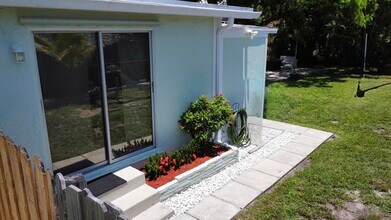 111 SW 10th Ave in Boynton Beach, FL - Building Photo - Building Photo