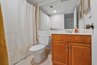 2313 S Cypress Bend Dr in Pompano Beach, FL - Building Photo - Building Photo