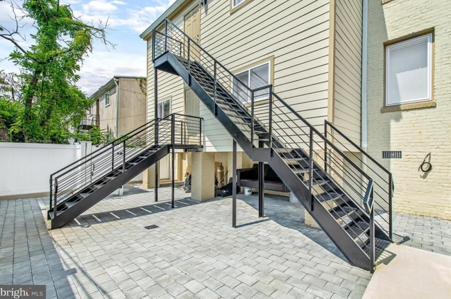 1247 Penn St NE, Unit Apt 1 in Washington, DC - Foto de edificio - Building Photo